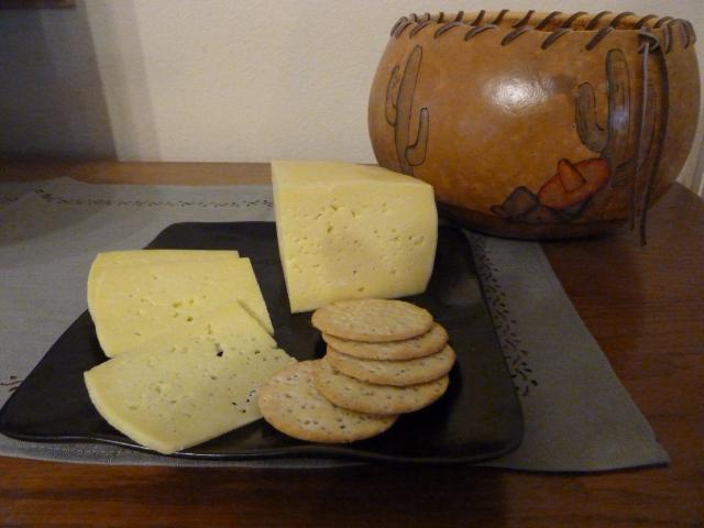 Hogyan készítsünk sajtot otthon: három egyszerű receptet