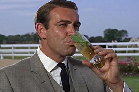 James Bond martini koktél vodkával