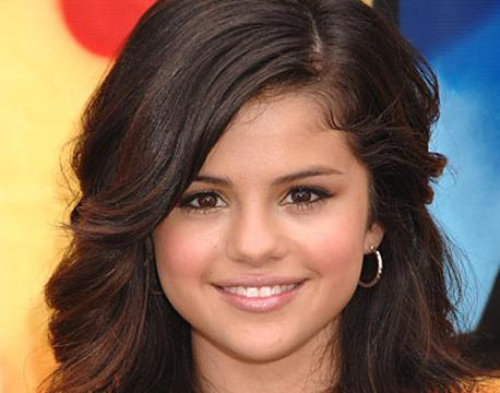Smink Selena Gomez: hogyan kell felhívni