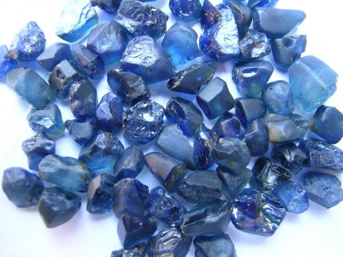 Sapphire, kő tulajdonságai: amulett, ami jó szerencsét hoz