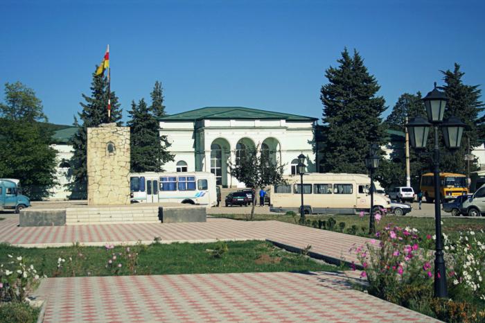 A címer és az Ossezia zászlaja a köztársaság jelképe