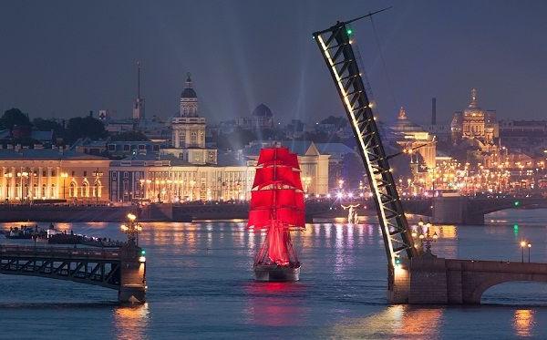 A Szentháromság híd Szentpétervár nemes szimbóluma